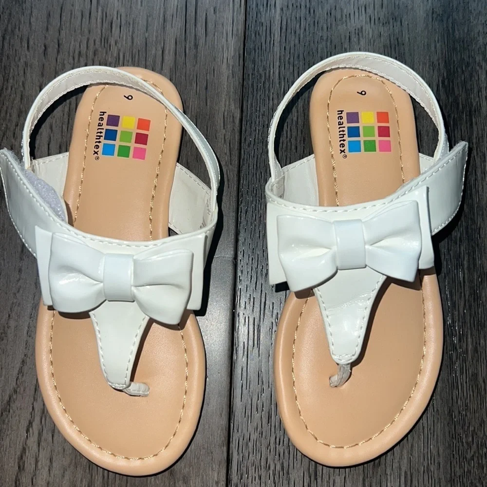 Toddler patent like leather thong bow sandals